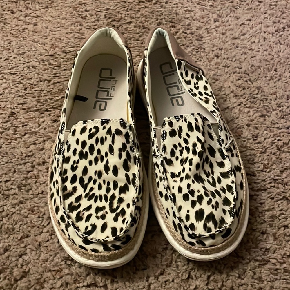Hey Dude Women’s Size 10. leopard angora print. Lena style